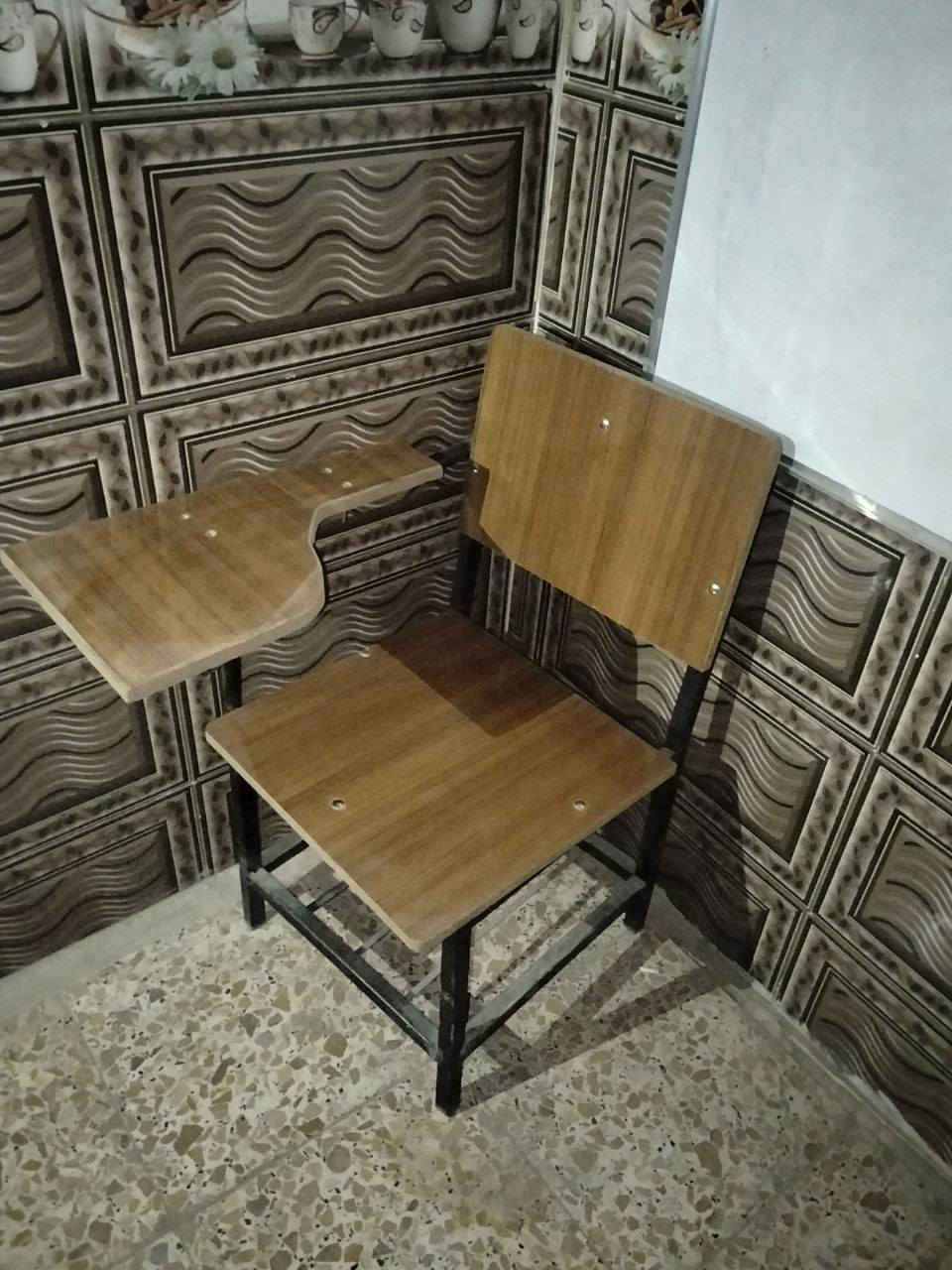 ١٥ ستول رايدهن ٢٥٠
٢ صبورات قياس كبير ٨٠
٢٠كراسي بلاستك  ١٢٥
مكتب صيدليه ٨٠
 ثنين مبردات جديدات كلش ما مستخدم ابد الوحده ع  ٣٣٠
***********
