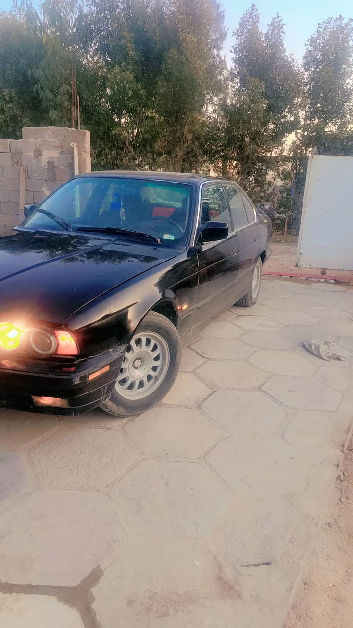 سلام عليكم للبيع بي ام مفتوح جاهزه نضيفه حيل سعر 40 وبيه مجال مكان بغداد للاستفسار ***********
