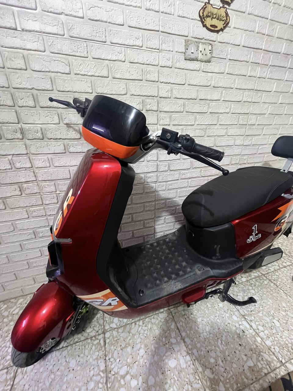 للبيع جديده كلش
عايفها بالبيت ماطلع بيها 
بطاريات عدد 6 اتوقع
بطاريات بعدهن على وضعهن جدد
سرعتها 85 (3 سرع)
مكان جميله
سعر 700 بيها مجال
***********
