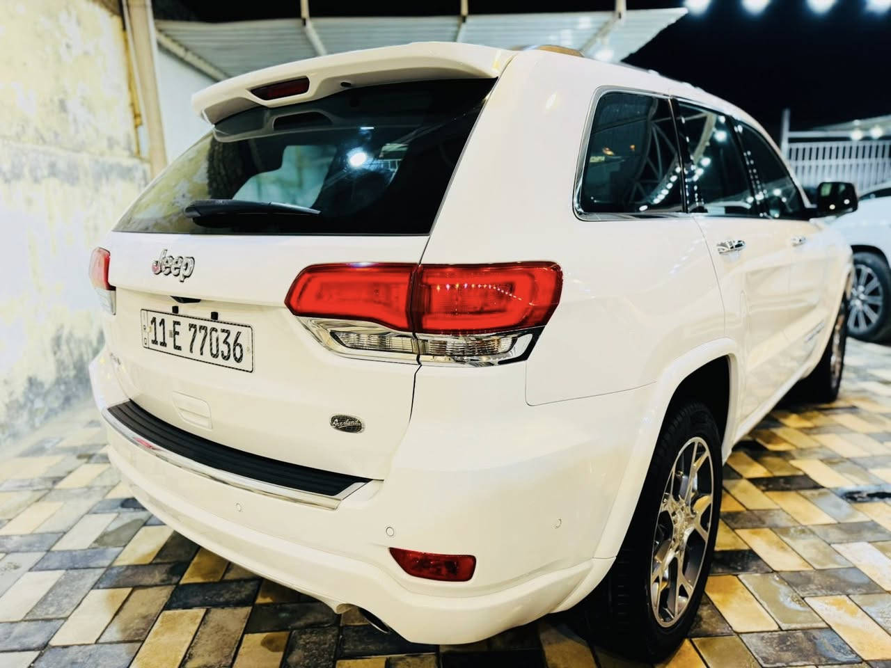 سلام عليكم جيب اوفر لاند فول 1/1  (  ام رادار امامي 📍)
الموديل 2021  (خليجي) . وكالت هارلم السياره 
اللون: ابيض 
المحرك : V6.  3.6L . 
العداد : 64   
رقم بغداد الجديد 
مكفوله من صبغ و البارد والتبديل و الفتح و اي ضرر كفاله
 سياره بعده بوضع شركه  
سياره عله ايدي برغي ما ملعوب بيهه شرط  
سياره من النوادر جديده و حلوه استخدام قليل جدا
المواصفات فوول للخير 
*رادار امامي 
*قيادة ذاتيه 
*تحديد مسار 
*قياده ذاتيه 
*داخل قرميدي 
*سياره 3 شاشات امامي و خلفي 
* دفع رباعي 4x4 . 
* رادار جانبي مع مانع تصادم .
* تحذير الخروج عن المسار ⚠ . 
* تحذير النقطة عمياء ⚠ .
* شاشات خلفية . 3
*داخل جملي قرميدي المميز 
* نظام الاسطفاف الآلي (اوتو بارك) .
* ويل قياس 20 انج .
* سقف بانوراما . 
* شاشه كبيرة 8.4 انج . 
* نظام الخرائط (GPS) .
* نظام التعليق هوائي (جكات) . 
* ستيرن كهربائي . 
* المصابيح الأمامية زنون .
* كشافات الضباب زنون .     
* تشغيل عن بعد .
* صندوق كهربائي .
* مقصورة الركاب من الجلد الفاخر .
* حفظ وضعيات الجلوس (ميموري) . 
* المقاعد الأمامية كهربائية .
* المقاعد الأمامية تبريد وتدفئة .
* المقاعد الخلفية تدفئة .
* مشغل اقراص CD/DVD . 
* سستم صوت هارمون كوردون . 
* حساسات أمامية
* حساسات خلفية . 
* كاميرا خلفية .
* تدفئة ستيرن . 
* بخاخ ماء على المصابيح الامامي.
* المرايا الجانبية قابلة للطي .
* مرايا متحسسه للضوء العالي . 
* مانع تصادم خلفي .
* مقود السائق من الخشب . 
* بلوتوث تلفون . 
* محدد سرعة . 
* نظام التشغيل والاطفاء الاوتوماتيكي ( Auto Start System ) .
* نظام بريك اوتماتيكي ( Auto Break System ) .

السعر 360 ورقه 💲

***********

مكان السيارة النجف الاشرف
