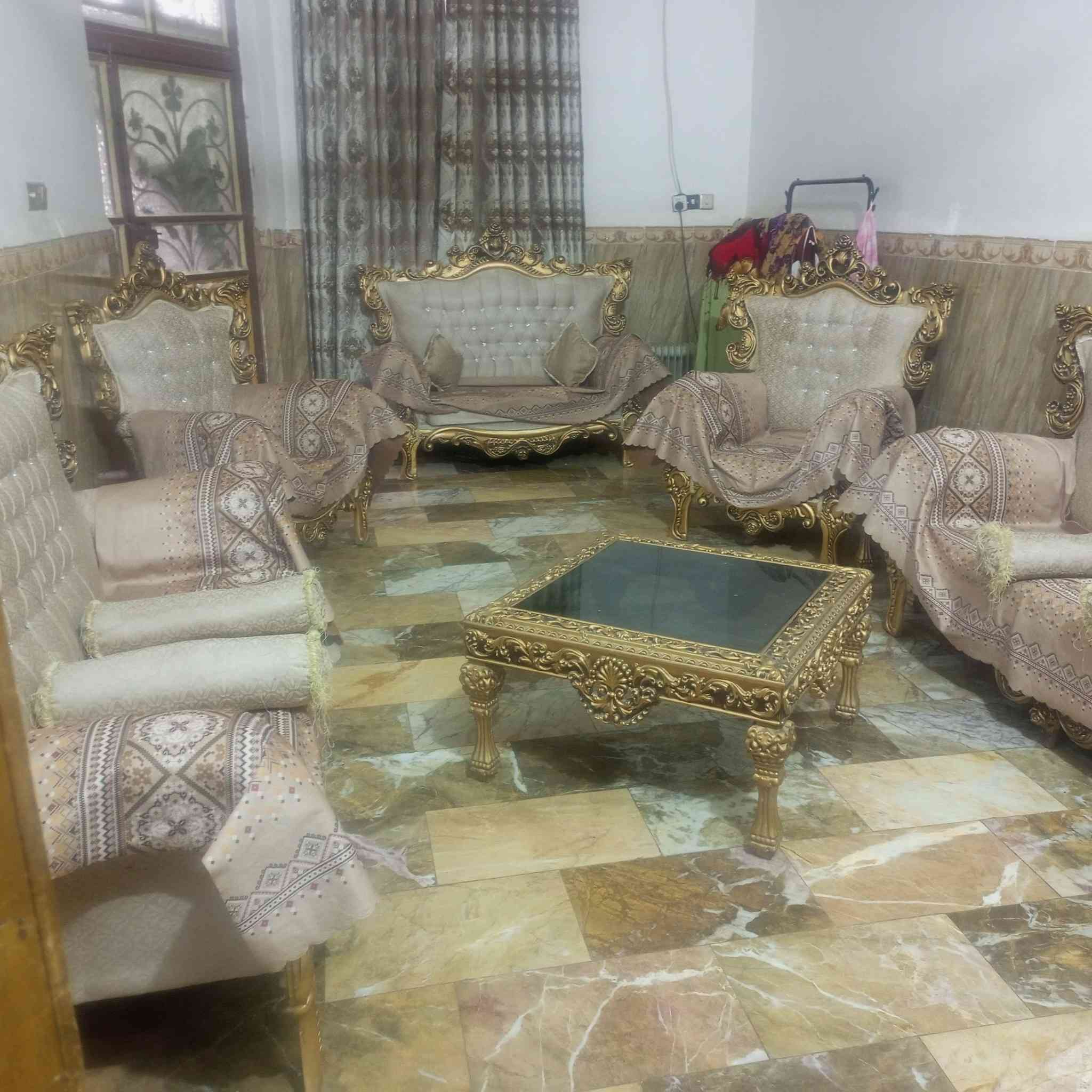 الديوانية حي الوحدة الرابعة داخل فرع قريب علي الشارع العام اقرب نقطه داله سوق ابو شميغ بيت للبيع موقع ممتاز وسعر مناسب
دار نظيفة جاهزة للسكن
بيت طابو صرف متوفر جميع الخدمات 
البيت يتكون من 3طوابق   مساحه150

يتكون الطابق الاول
كراج(طرمه)  ومطبخ و صاله واستقبال وغرف عدد 2 بنفس الحجم  صحيات داخلي وخارجي منور عدد 2

يتكون الطابق الثاني
صاله و غرفه سويت وغرف عاديه وسطح

الطابق الثالث
فقط سطح

السعر 220 بي مجال بسيط
الديوانية حي الوحدة الرابعة داخل فرع قريب علي الشارع العام اقرب نقطه داله سوق ابو شميغ بيت للبيع موقع ممتاز وسعر مناسب


**إذا كنت صاحب هذا الإعلان وتريد حذفه لأي سبب، رجاءا أرسل رسالة إلى الدعم الفني**