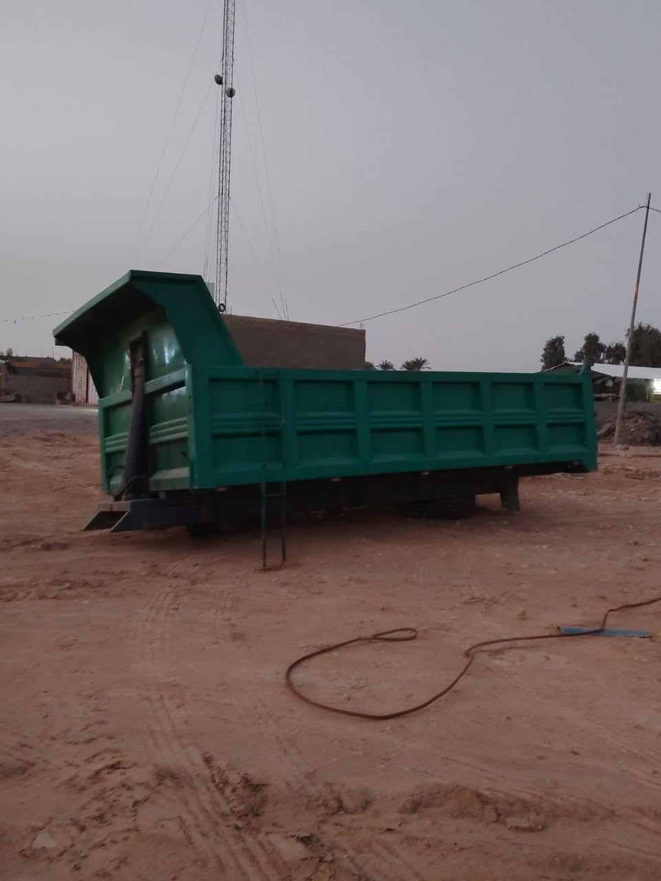 سلام عليكم بدي علم للبيع ونج جديد دبل شاصي. لف جديد اصل مفصل على سكانيا بومه ***********
