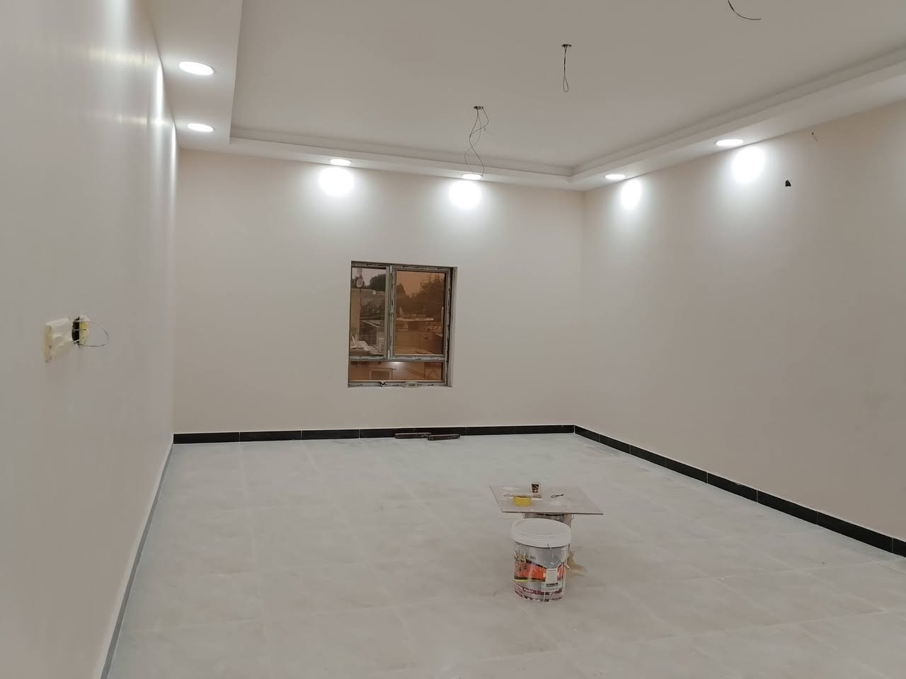 سلام عليكم
هذا مصدر رزقي

صبغ وسحب معجون أو تصليح  جدران ماخذ رطوبه

نجاره بكافه انواعها فتح وشد الغرف أو نقل الاثاث من مكان لا اخر

تنظيف بيوت  

عندي كادر كامل البصره الزبير  اشتغل جميع مناطق البصره 
او تنظيف بيوت
***********
