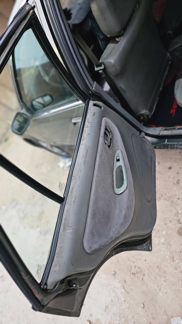 للبيع
برنس فراشة 96 باسمي مشروع وطني 
ليكدام ما اتعبك السياره بيها مشط ستيرن يرادلك تجفته 
كشنات دوشمه عاليه تايرات جديده 
كير و محرك مكفولات 
السياره امانه الله كرفتها خير 
كهربائياتها شغاله 
سعر ٣٢ بيها مجال حق الجيه 
***********
