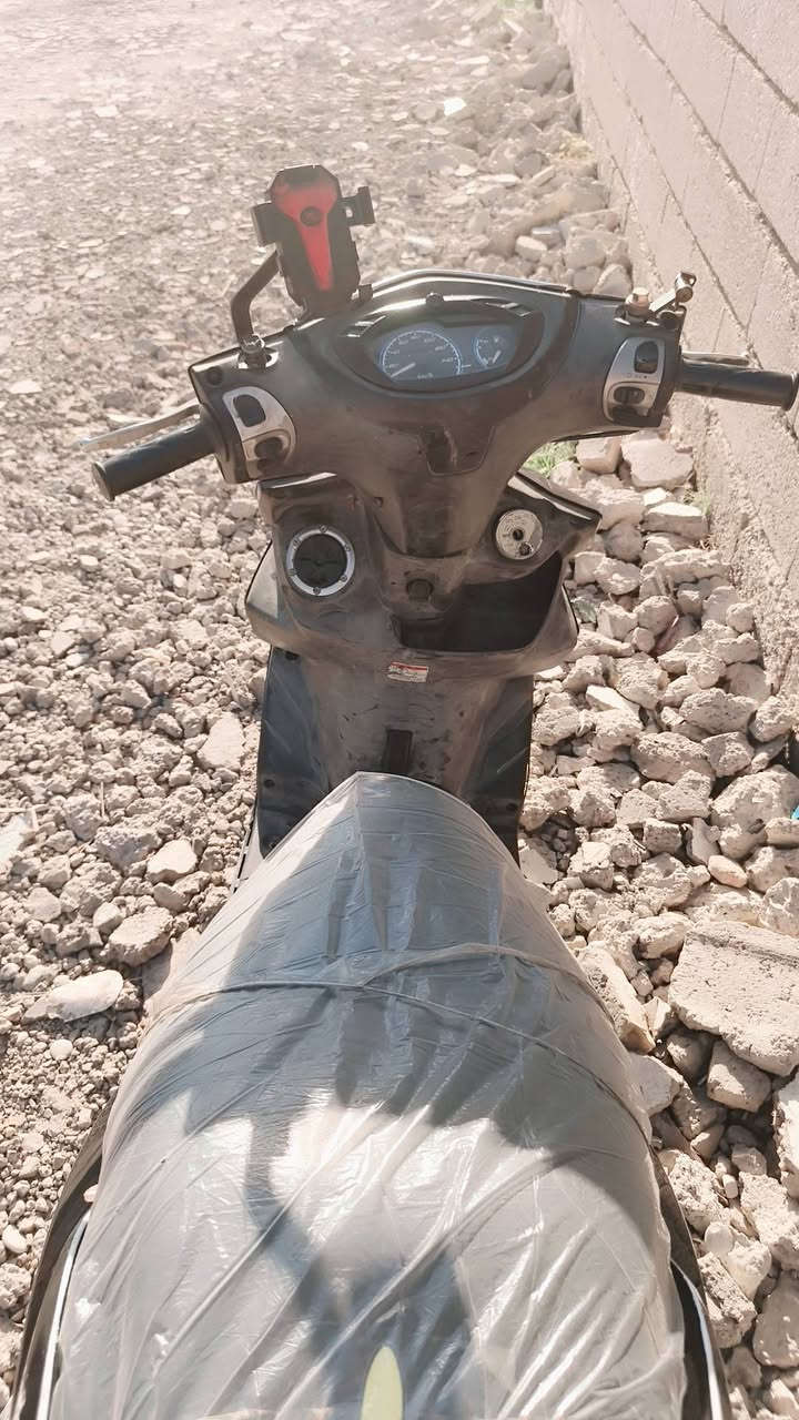 السلام عليكم دراجة ياباني للبيع سرعتها 140 اخذتها بمليون وربع امانة الله وهسة عرضتها للبيع ب 700 وبيها مجال اخذتها لابني بس هو يريد شحن ***********
