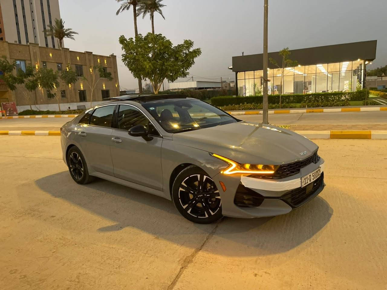 السلام عليكم
 K5 GT Laen
موديل 2023
ماشيه 59
1/1 فول مواصفات
بانورامه 
بصمه 
رادرات 
سايد بريك كهرباء 
تحكمات ستيرن 
شاشه كامره 
حساسات 
اشاره ترحيب 
كشنات كهرباء 
كشنات مختمه GT
محرك 1600 تيربو 
حادث امريكا ناشر الصور بنيد تبديل جاملغ الايسر تبديل 
الجاملغ الايمن الخلفي صبغ فقط 
مكينه كير تبريد صدر تخمً تاير 
السياره جديده 
مكاني بغداد الدوره 
السعر    145 بيه مجال 
رقم الهاتف  ***********
