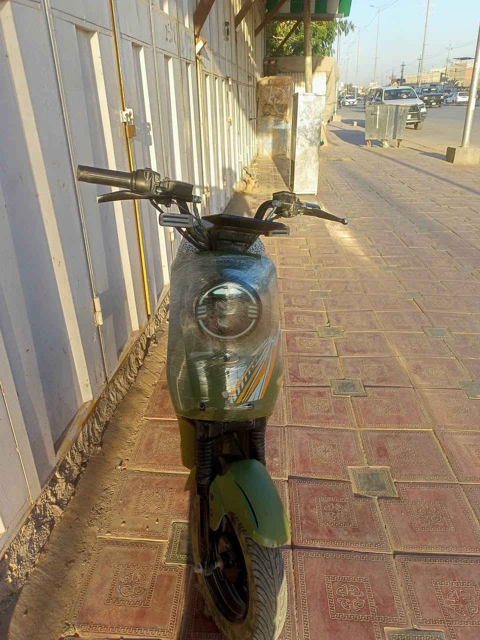 السلام عليكم شباب بايسكل. R10 للبيع كامل مكمل مع شاحنه و مواصفات Rرجوع إلى الخلف هورن اشاره يمين يسار دبل اشاره لايت عالي ناصي بطاريات خمسه الكبار قفل ستيرن جاملخ امامي و خلفي و باقي العديد من المواصفات 
السعر 450 و بي مجال 
رقمي متواجد واتساب و خط هاتف ***********
