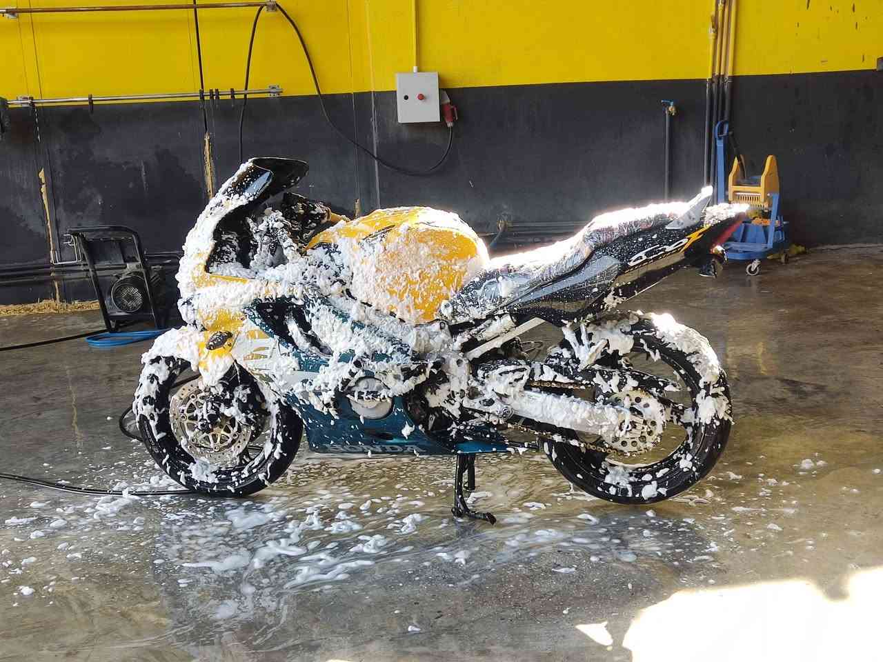 السلام عليكم
امفوراي للبيع 600
شرط مكينه گير 
السعر 15 وبيها مجال قليل 
العنوان /صلاح الدين /بيجي 
رقم التلفون ***********
