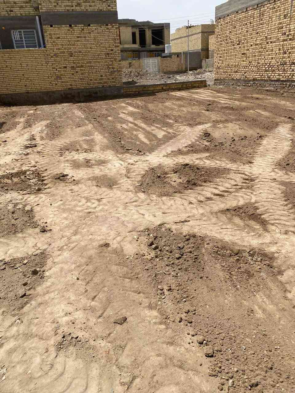 بسم الله الرحمان الرحيم
قطعة للبيع مساحة 260 موقع القطعة على السايدين مشروع الماء في حي الامير 
رقم الهاتف ***********
***********
