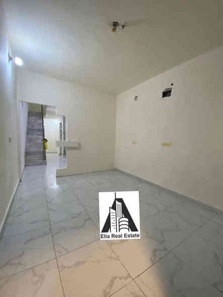 مكتب إيليا للعقار  
للإيجار في السيديه

بيت نظيف جداً وجاهز 

مساحه 50 متر 

يحتوي على : 

الطابق الارضي . طرمه صغيره واستقبال ومطبخ وصحيات ومنور 

الطابق الاول . غرفه نوم وصحيات 

الطابق الثاني . غرفه نوم و صحيات وسطح ..

الموقع السيدية الضباط ام الكطن 

الايجار 750 الف 

مطلوب عائله صغيره 

للاستفسار اكثر 

***********

***********
