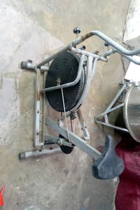 الدراجة الرياضية بحالة جيدة ويمكن استخدامها للتمرين في البيت. مناسبة ل...