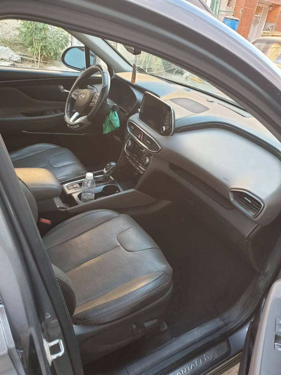 السلام عليكم 
سنتافيا موديل 2020 
فول مواصفات 1/1 
محرك ٤ سلندر تيربو 
حادث بدون ايرباك  ماشيه 80 الف تقريبا 
مكلف بالنشر.
للاستفسار اكثر الاتصال على الرقم *********** واتساب ايضا
(رجاءا لحد يراسلني لان مكلف بالنشر وما اعرف سعرها)
