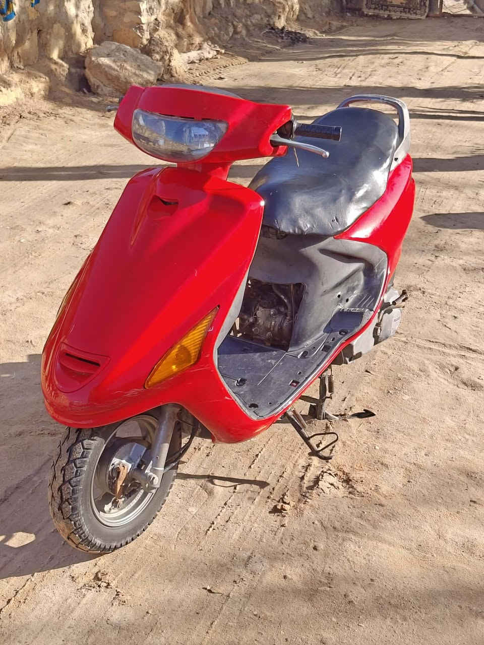 فراشه حاويه مامفتوح ولا برغي وين مايعجبك افحص ب 450 وبيها مجال ***********
