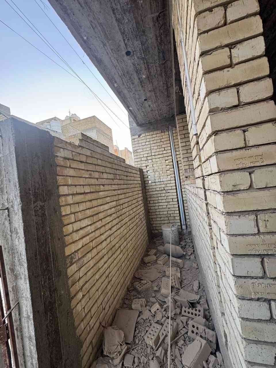 شاطئ التاجي (الطي )
بيت للبيع مساحة ١١٧ متر 
خمس غرف نوم ماستر 
هول كبير +حولي 
صحيات اربعة (وانتو بكرامة )
حديقة داخلية +سكاي لايت 
مطبخ عدد ثنين حار بالطابق الأرضي وبارد بالطابق الأخير 
للاستفسار اكثر اتصال على الهاتف *********** 
متوفر واتساب
هام ‼️ السعر جداً مناسب ‼️
