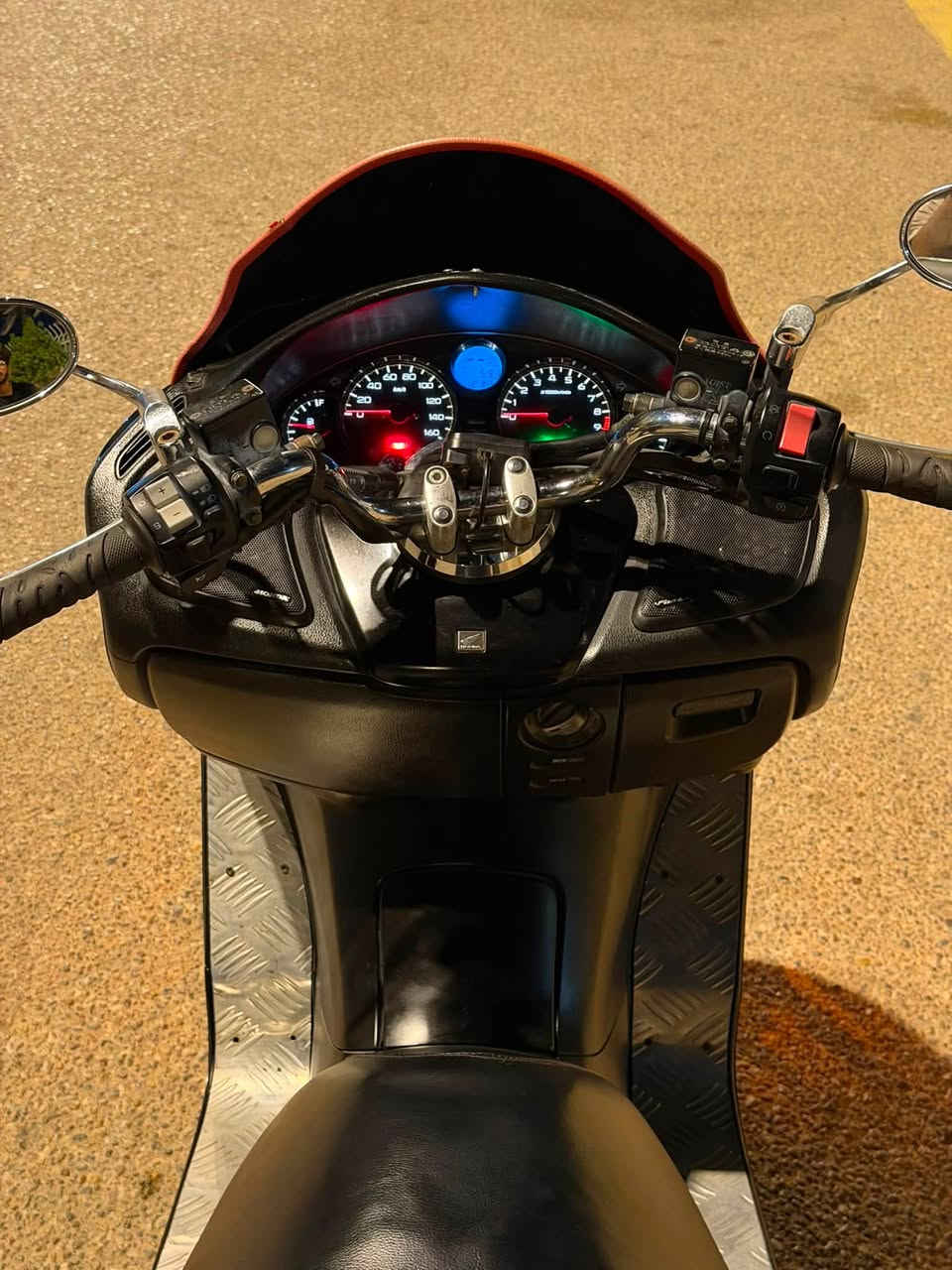 ️🔥 للبيع فورزة 09 كريستال - نظيفة جداً 🔥🏍️
✅ النوع: فورزة 09 كريستال

🎨 اللون: أسود ملكي 🖤

📄 الأوراق: كاملة وأصولية

✨ المواصفات:

🔹 بريكات ABS الأصلية.

🔹 تايرات جديدة 🛞.

🔹 مكفولة كير ومكينة ✅.

🔹 جنطة خلفية عملية 🎒.

🔹 بلكات NGK (أرقى نوعية) ⚡.

🔹 بصمة + سويج 🔑.

🔹 مرايات موجودة 🪞.

🔹 جميع الكهربائيات شغالة 100% 💡.

🔹 الدراجة جاهزة للاستخدام 

📍 الموقع: ميسان

💯 دراجة نظيفة ومعتنى بها، 

📍 المعاينة خير دليل.

💰 السعر: ( $9 ) قابل للتفاوض بالمعقول.

📞 للاستفسار والمراسلة: (***********)

🚨 الجاد فقط يتواصل، بارك الله بالرزق للجميع. 🤝
