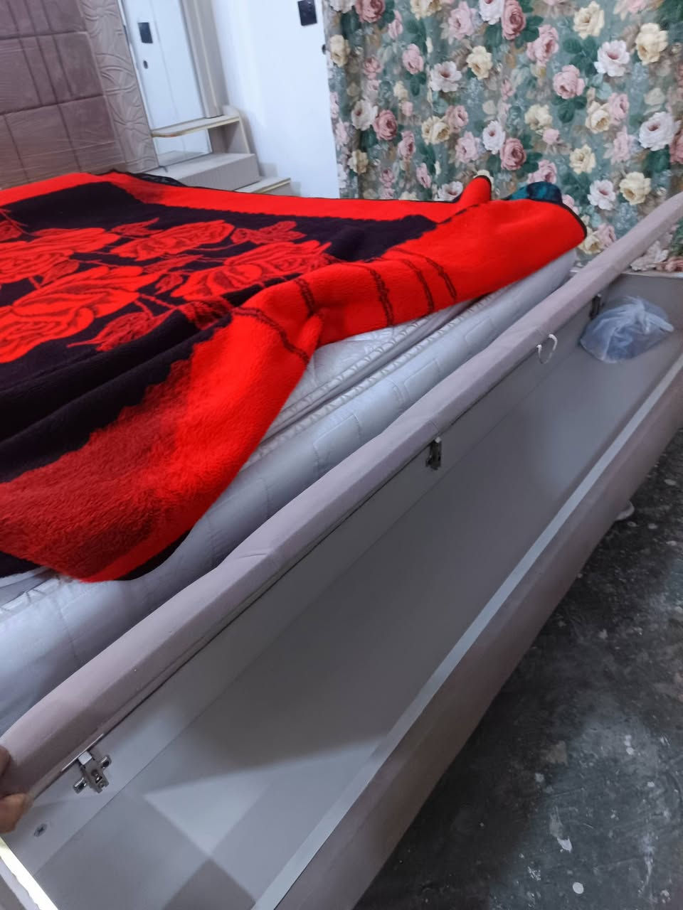 غرفت نوم تركيه للبيع السعر مليون وربع وبيها مجال مامتواجد ع خاص تصال ع رقم ***********
