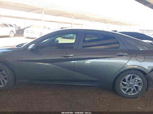 السلام عليكم
هونداي النترا موديل ٢٠٢٤ للبيع بسعر مناسب محرك ٢٠٠٠
بصمة و تشغيل عن بعد و صندوق بالريمونت وباقي المواصفات الاساسية المعروفة
حادثها خلفي فقط جنطة و وياها تقرير كارفاكس خالية من اي حوادث مسبقة
 موعد وصول السيارة بعد شهرين تقريباً
السعر ١٠٠ ورقة فقط واصلة لميناء ام قصر
***********
