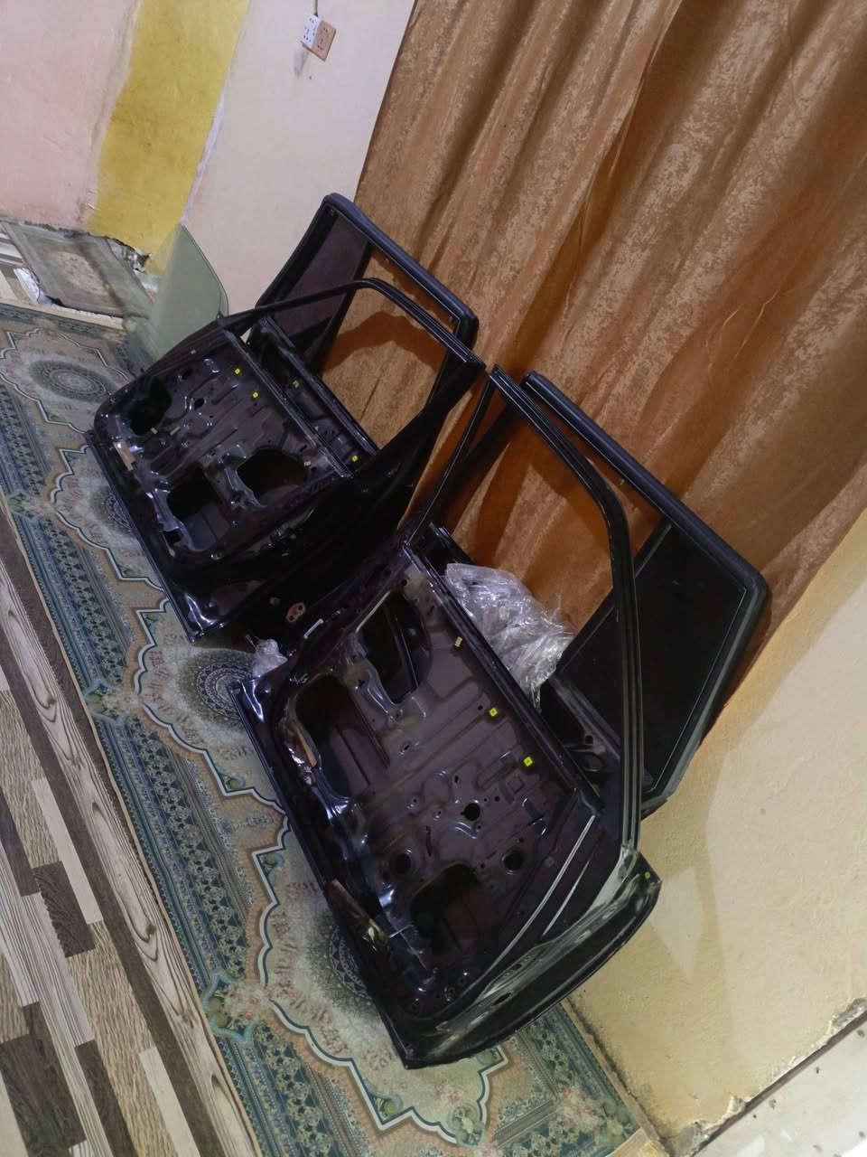 البيع ٤ مال رنب سيشن مال حاويه نضاف بس بيهن شخوط شويه بيه يدات خارجيه دخليه  سعر ١٠٠ ***********0 بكاني بصره
