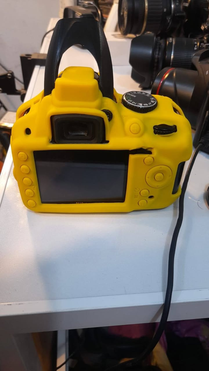 سلام عليكم كامرا نيكون 3100d للبيع السعر 250الف وبيها مجال قليل حك الجيه مكاني  البصره ابي الخصيب اذا شراي تعال خاص وتدلل
ملحقاتها بطاريه وجنطه وشاحنه اصليه وبطاريه اصليه ورام وغلاف كامرا اصفر 
اعيد واكرر مكاني البصره ابي الخصيب ؟


**إذا كنت صاحب هذا الإعلان وتريد حذفه لأي سبب، رجاءا أرسل رسالة إلى الدعم الفني**