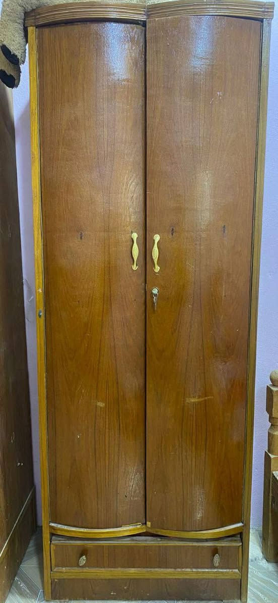 غرفة نوم صاج للبيع وبسعر ٤٠٠ الف دينار وبي مجال للاستفسار الإتصال بالرقم  ***********
