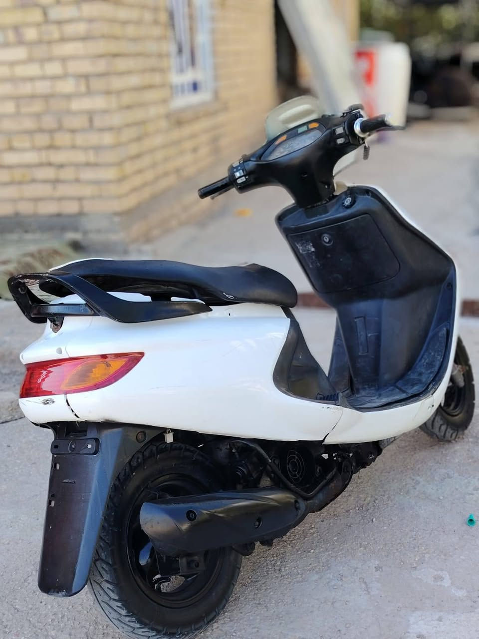 سلام عليكم شباب دراجه فراشه فحل الون ابيض   للبيع مكينه لاتبخير ولا تنقيص ستوني مجفتها
كهربائيات شغاله باتري جديد    لايت اشاير بك لايت كلها شغاله  مكينه خير من الله 
مكان الدراجه 🏠 الديوانية 
قضاء غماس 
السعر 💵 300 وبيها مجال للطيبين 
للاستفسار اكثر اتصل ***********
