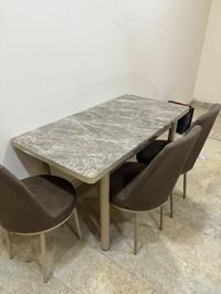 اخوان ميز طعام حجمين يصغر ويتكبر مع ثلاث كراسي السعر 110 عنواني الدوره...