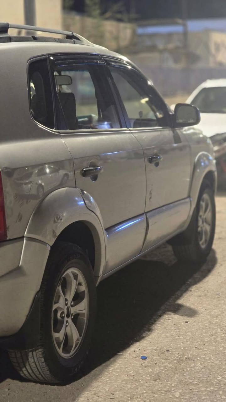 توسان موديل 10 خليجي شماليه اربيل بأسمي للبيع رقم انكليزي محرك 2000 دوش سنويه ل29 للستفسار ***********
