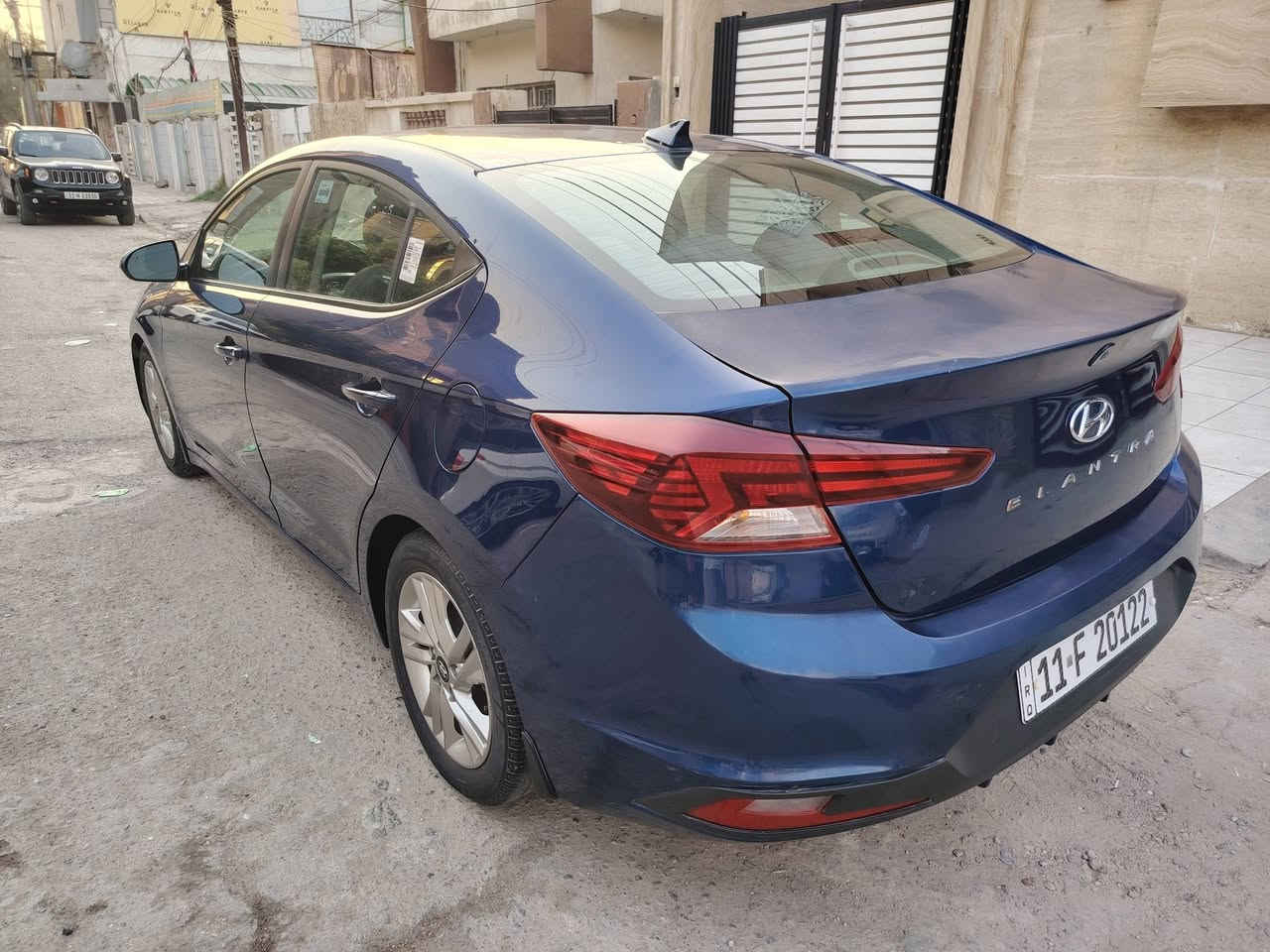 النتره 2020 امريكي ماشيه 51 ضربتها من الخلف وشباك الامامي فقط بدون ايرباك الايرباكات كلها سليمه وبيها سونار
وبسمي رقم بغداد وسنويه ال 2030  السياره بصمه وفتحه ويل كب وبيها بعد مواصفات وكير ومحرك وتبريد وكشر  مكفولات شرط . السعر 139  .  ت ***********
