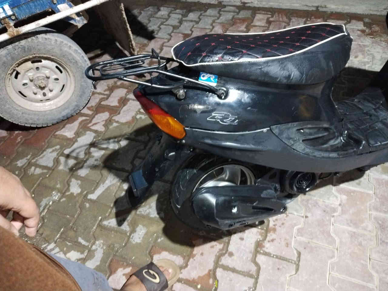 السلام عليكم
دراجة للبيع نضيفه حيل نكره سلف مرتبه حيل مكاني العزيزيه شارع المحكمه القديمه يم المستوصف السعر 200 وبيها مجال للاتصال ***********
