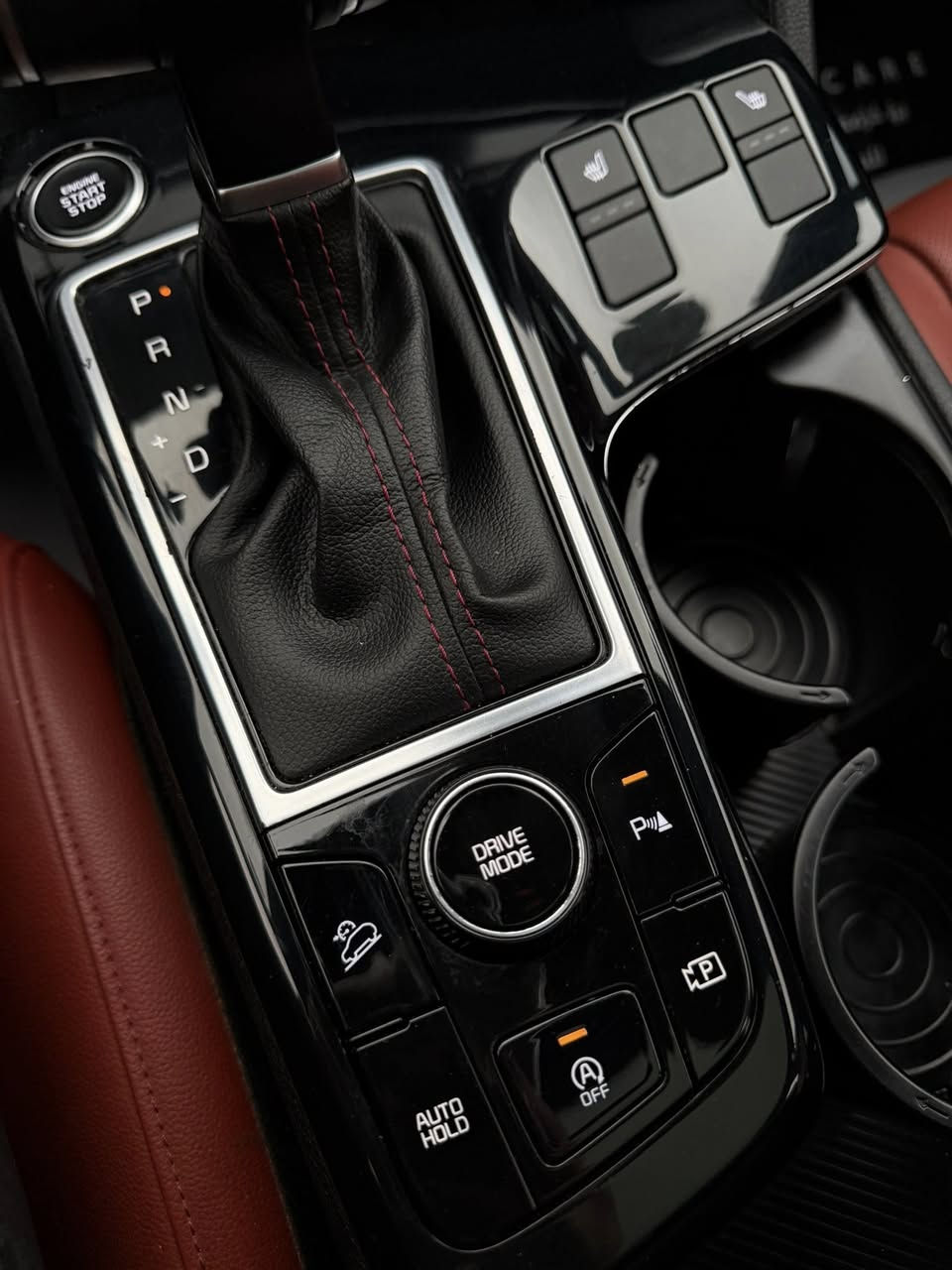 كيا سبورتج 2024 فول اعلى فئة
سقف بنورامي بالكامل
بصمة ابواب وتشغيل
شاشة كبيرة متصلة 
محرك 2500 كبير 
كير 8 نمر 
مقاعد جلد 
كيج اللكتروني  دجتل 4 اشكال
كشنات كهرباء 3 دكم
دواخل احمر 
مقاعد خرن 
صندوق كهرباء شفط
كامرات
هاندبريك بصمة
رادارات 360درجة
قيادة ذاتية
نقط عمياء + اشاير بالمري
حساسات 360 درجة
ستيرن ومقاعد تدفئة
اوتو هولد
شاحن هاتف لاسلكي 
سستم سماعات هارمان
تشغيل عن بعد 
ويل كب 5
شاشة لمس متغيرة للتحكم بالميديا او التبريد
منافذ شحن بالمقاعد 
انظمة قيادة متعددة وانظمة منحدرات
لددات امامي وخلفي 
لايتات عدسة زنون
السياره فول مواصفات متنعد  
السيارة بيها تبديل جاملغ وربع البونيد صبغ بدون دواخل 
باقي مكفول كير والمحرك ايضاً كلها بالشرط
رقم اربيل باسمي هزة وسنوية كلها جديد الى 2031
شرط التحويل او الوكالة 
السعر : 228 $ وماكو هيج سعر بكل السوك 
*********** / اربيل
