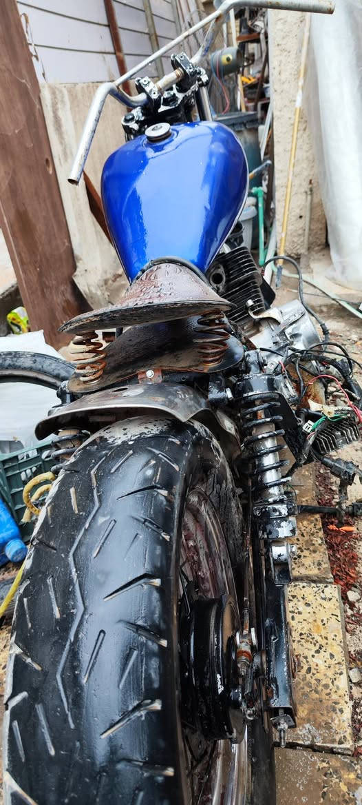 سلام عليكم دراجه هوندا rebel 250  دبل بستم الدراجة متروكه كلش هواي وردت اسويهه كملت البساتم والرنكات وطبعت كازكيت بس طلبو على سنتر مبلغ مبالغ مهم غراض المكينه كامله حاليا مفتوحه حمل واخذ على حطتهه مكاني بغداد الدورة *********** رقم واتساب فقط لحد بكسر بلسعر اخوتي بغداد, العراق
