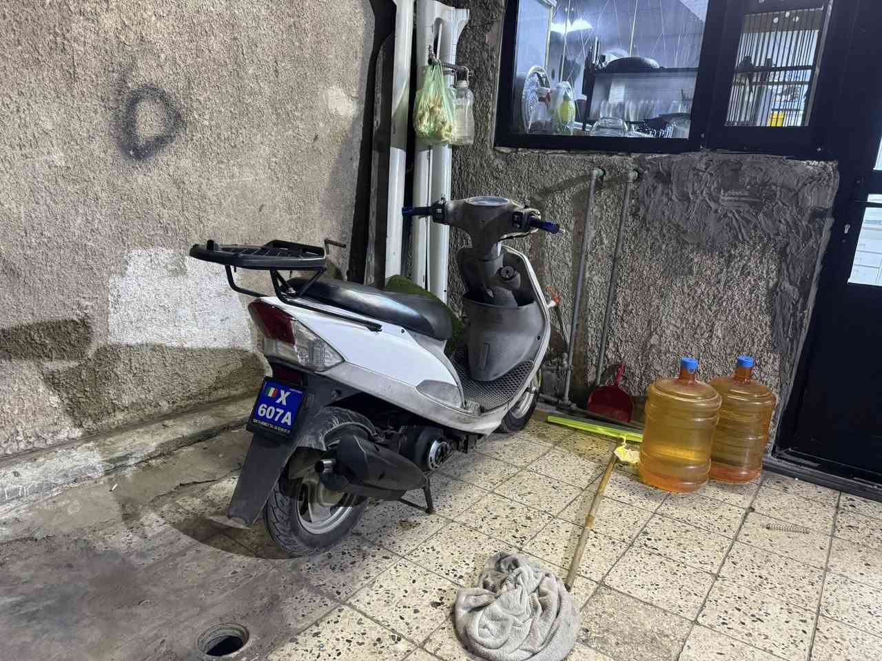 السلام عليكم دراجه ماكس منغولي رمبه جديده كلش دراجة مكينه بلاد ممفتوح برغي مكينه هاون تخبل دراجه نضيفة كلش تجيب فيتر وتفحص وترابك وين متريد فقط كفرات تجاريات فقط غير الكفرات دراجه ترجع وكفله من الفتح والسرقه 
السعر 800 وبيهة مجال
المكان بغداد المشتل 
*********** 
الدراجه مزوده من الخارج صالنصة رياضي
