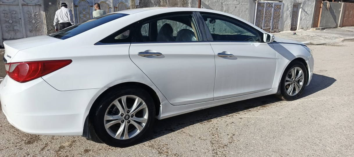 سوناتا خليجي موديل 2013 
شتفات ستيرن 
تبريد قطعتين 
تخم تاير 
السونار موجود اخر صوره 
سنويه  2029
محرك 2400 دوش 
السعر 118 وبيه مجال 
مكاني سماوه قضاء الخضر ***********
