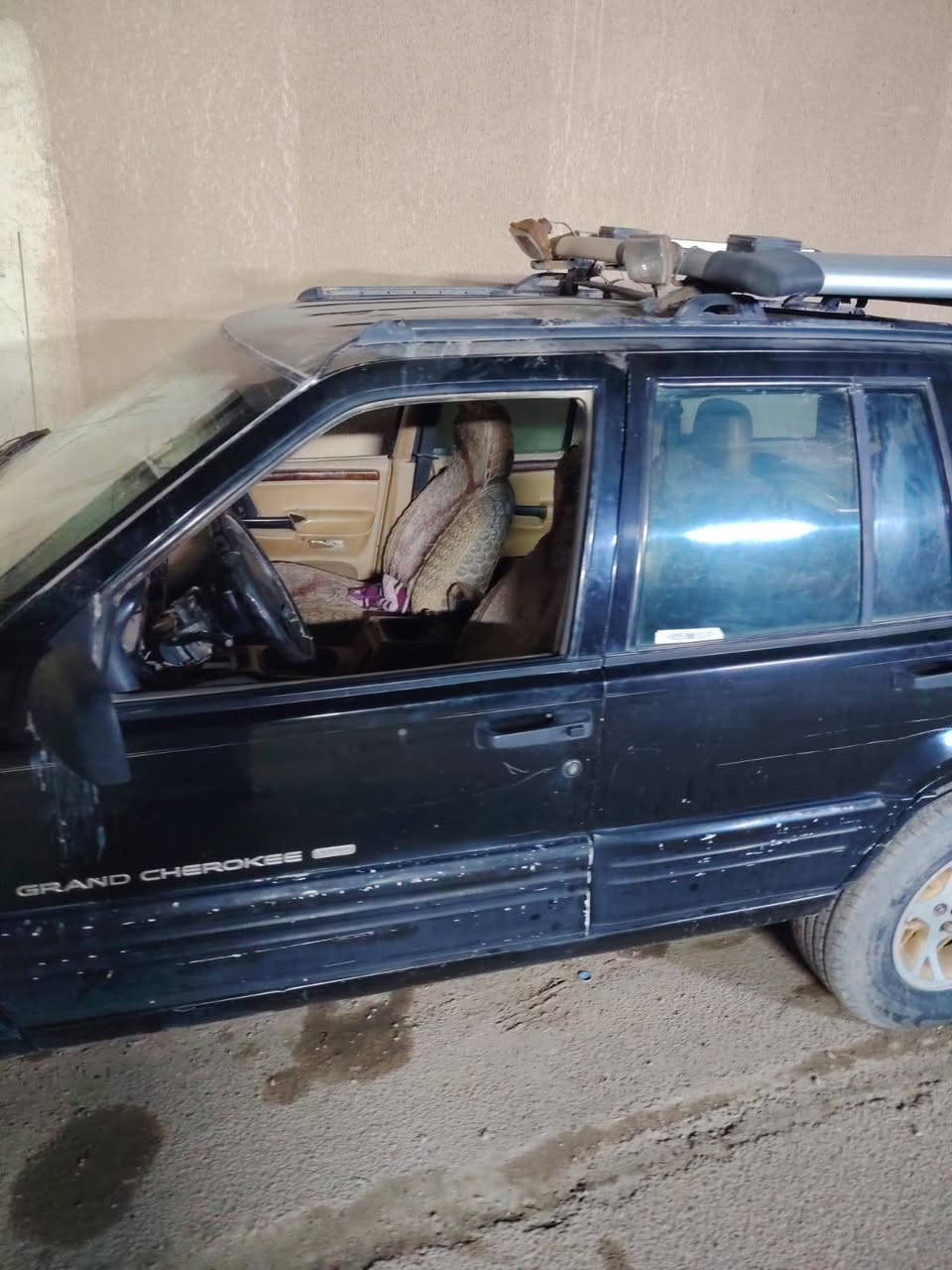 سلام عليكم ورحمه الله وبركاته سياره جيب 96 محرك وكير بط السعر 18 ورقه الشراي يتفضل  عنوان تكريت *********** من رخصه ادمن
