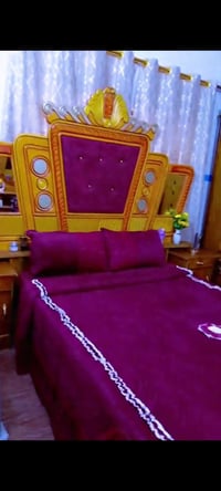 جربيه • سرير • تاج