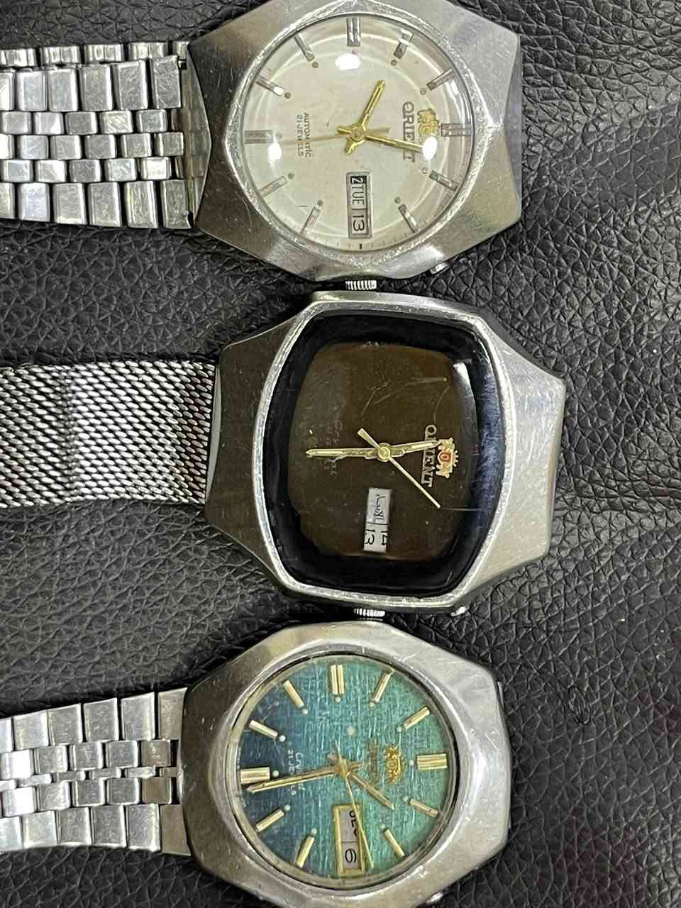 السلام عليكم هذه الساعات هي من ماركة أورينت (Orient) وهي ساعات أوتوماتيكية عتيقة (Vintage) تتميز بتصميم كلاسيكي من الفولاذ المقاوم للصدأ. ساعات أوتوماتيكية بآلية عرض اليوم والتاريخ. هيكل وسوار من الفولاذ المقاوم للصدأ (Stainless Steel). تتميز بمتانة عالية وتصميم كلاسيكي فريد يرجع لعدة عقود مضت. كلهم أصليات ومختومات ونضيفات السعر الوحده ب80


**إذا كنت صاحب هذا الإعلان وتريد حذفه لأي سبب، رجاءا أرسل رسالة إلى الدعم الفني**