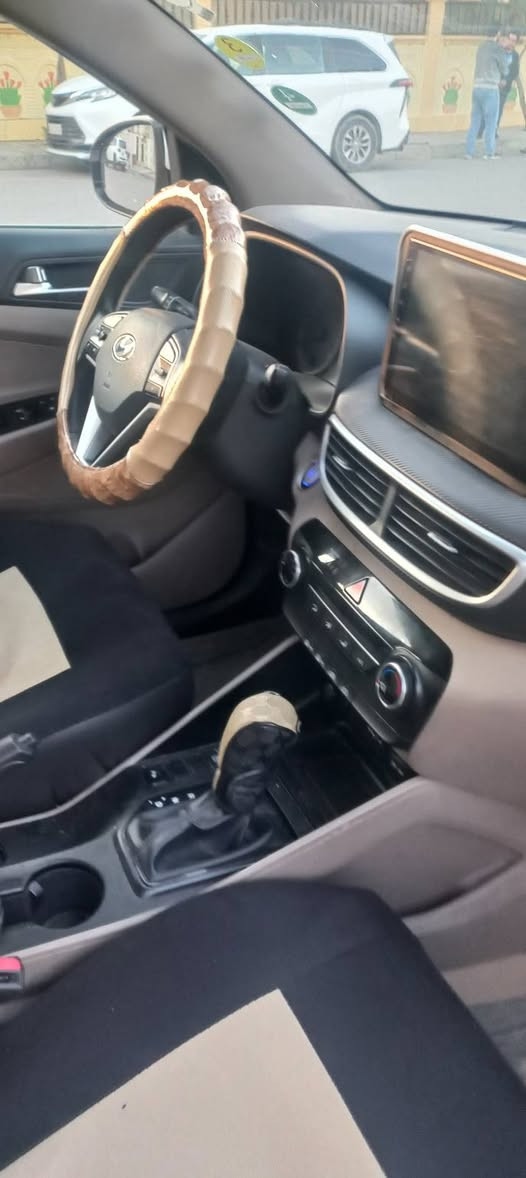 سلام عليكم هونداي تكسن موديل ٢٠٢٠ ماشيه ٩١ كوري مكينه مامفتوحه ضررها بس مكانتين بارد مكد شبر بدون صبغ السياره فول بدون بانوراما مكان السياره بل موصل رقم أربيل دولي سعر ١٩٧ بيهه مجال قليل رقم تلفون كورك *********** اسيا ***********
