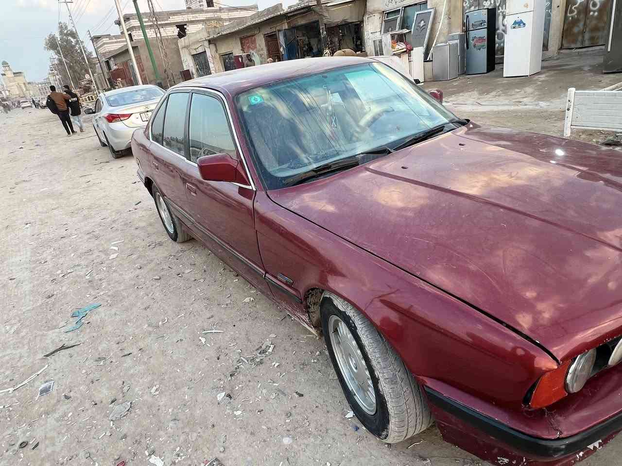 سياره للبيع بيم موديل 92 تخم تاير حداديه جدد محور مكينه وكير 3000السعر 45وبيه مجال للطيبين المكان البصره للستفسار اتصل ***********
