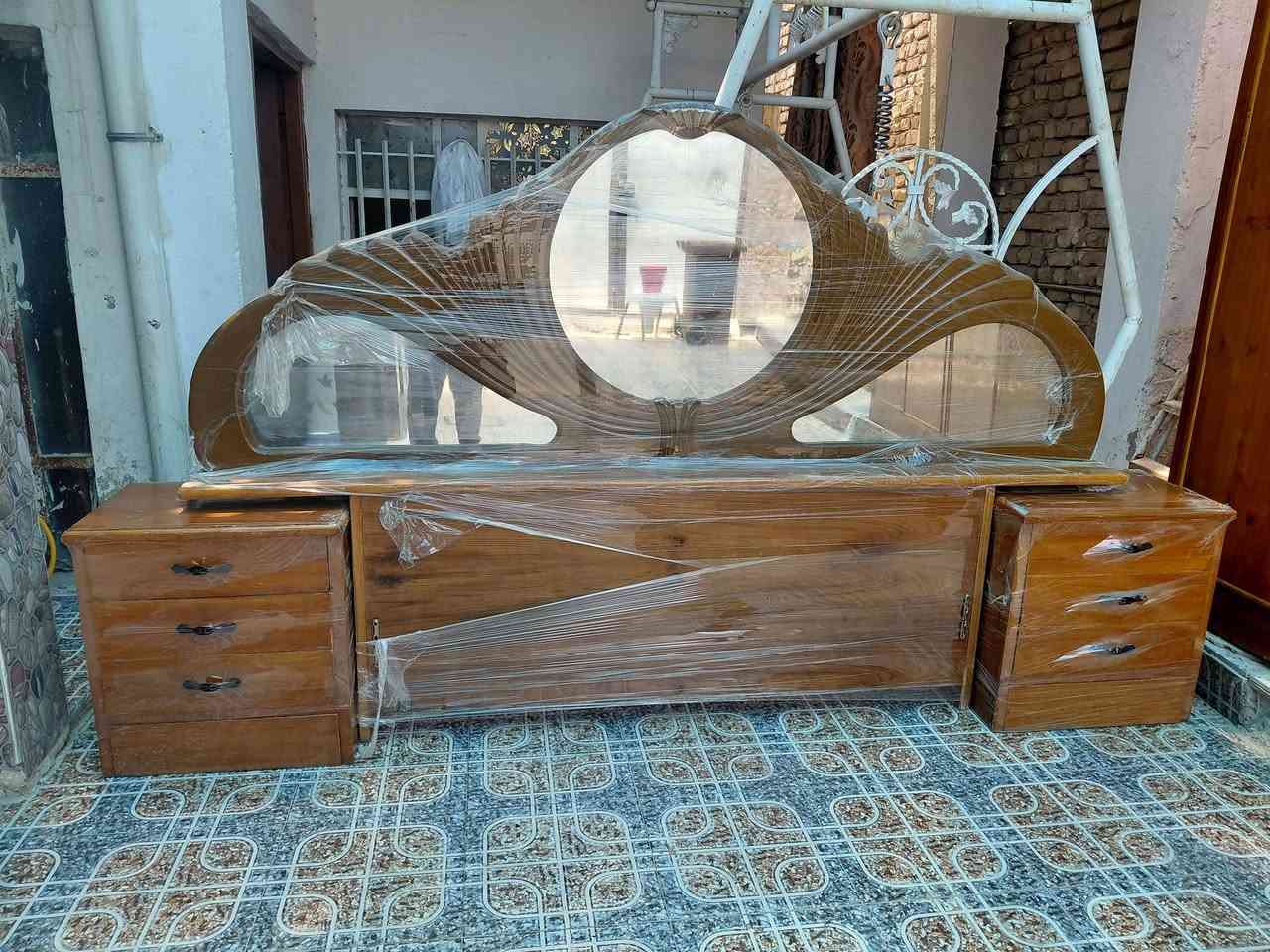 غرفه نوم ام السته طابقين داخل وخارج صاج خمسه ملم نظافه ٩٠ بالميه ضخمه عنوانه كوت حي الجهاد شارع النجارين نجارة ومعرض الحجامي الاتصال او مراسلة الصفحه ***********
