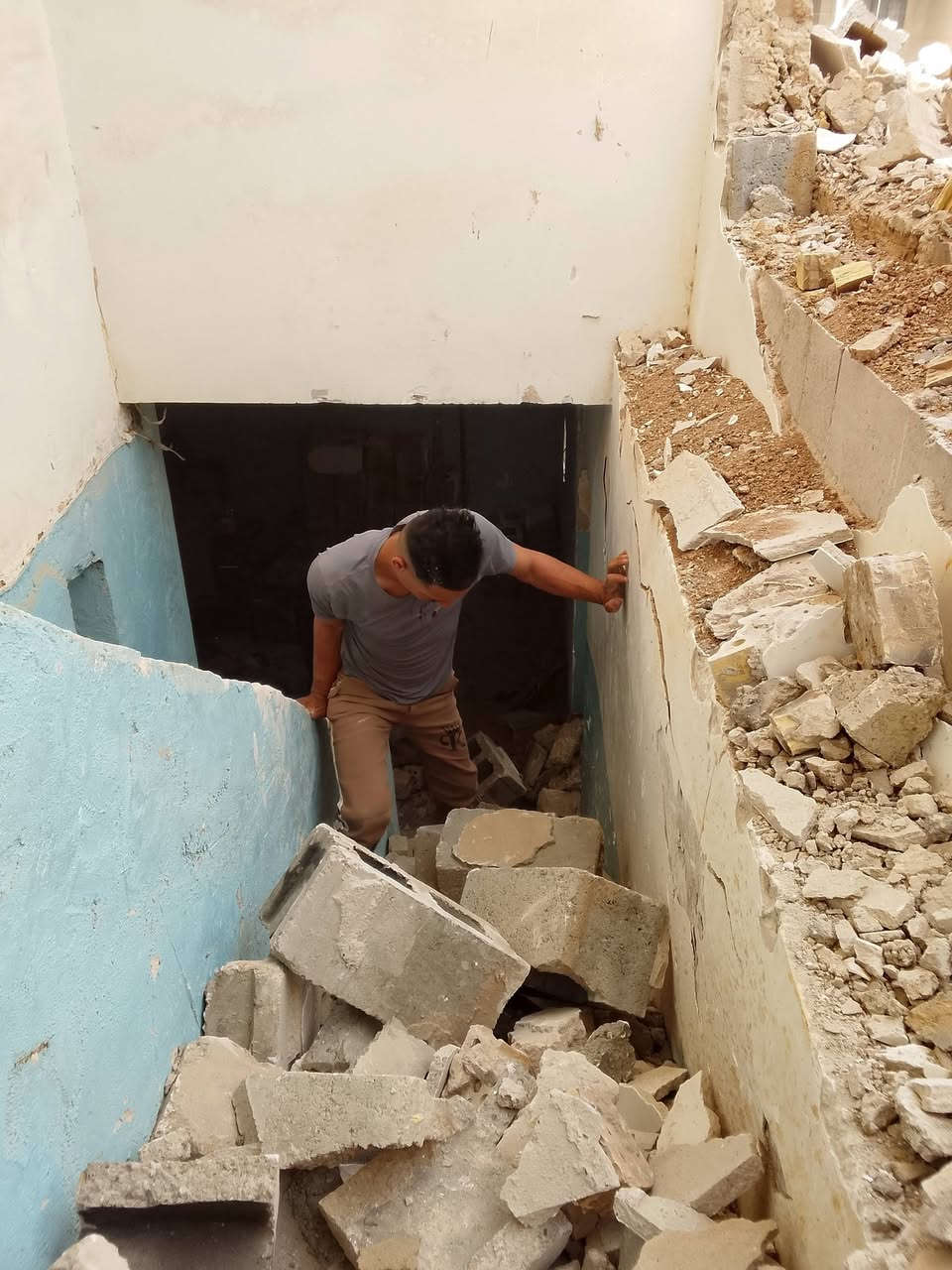 *********** سلام عليكم  / يوجد كادر عمل جاهز/ تصعيد مواد/ تنضيف بيوت/ تفليش/ تكشيط/ تنضيف حدائق/ دفن نهري  / شقلنه ليل ونهار   /ومعداتنه جاهز/ ماعليك بس تصال على رقم  /     ***********
