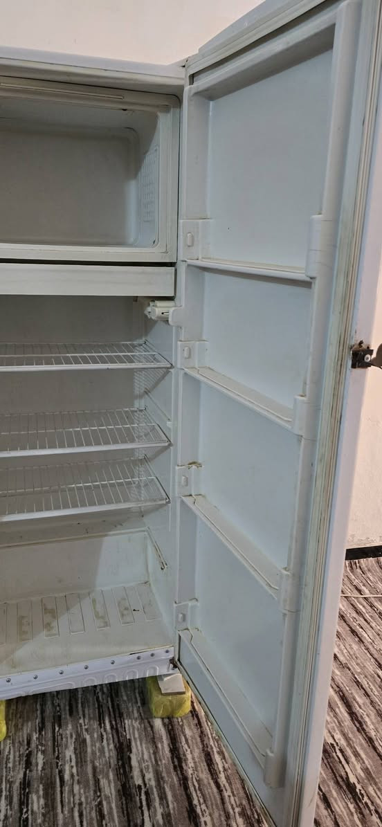 ثلاجه البيع ثلاجه مكفوله تبريد فول ثلج فول كلشي البيع عنوان سماوه رميثه ناحيت الهلال 
رقم *********** سعر 160 بيه مجال بصيط
