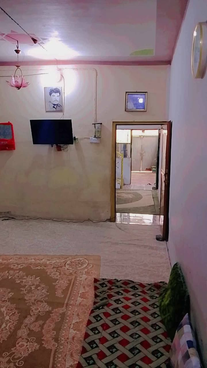 مشتمل مساحة 100 غرفتين وهول غرفه مع حمام داخل غرفه فوك وجوه غرفه وهول وصحيات ومطبخ وطارمه وترك نص غرفه وراه لبيت مخزن  العنوان طويريج حي الشهداء 
ماء مجاري خارجبه اعله من شارع بناء سقف صب مسلح
سعره 45قفل قفل قفل سند 25 إقرار محكمه
*********** واتساب
