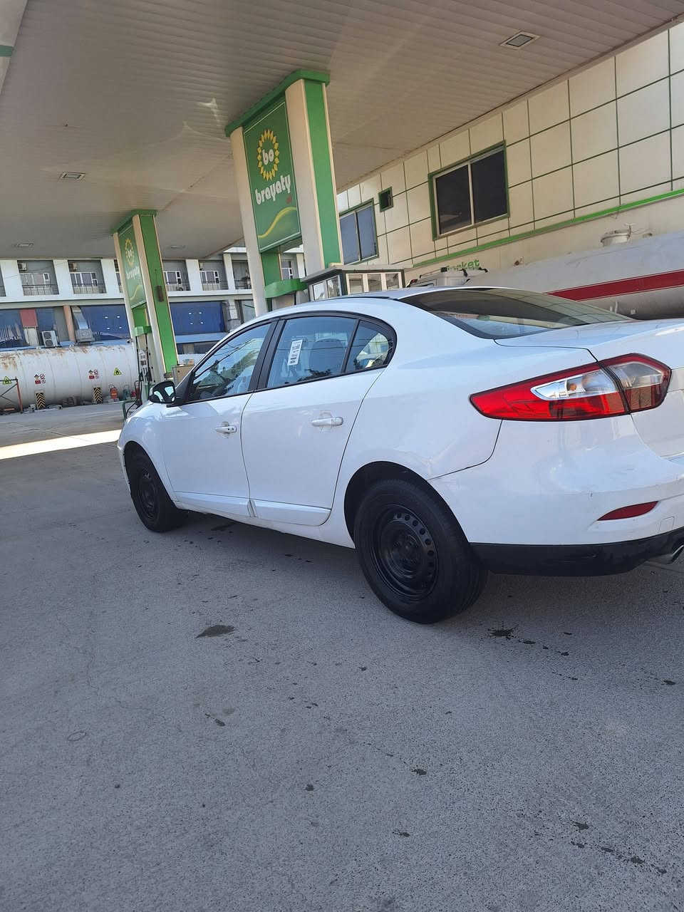 رينو فلوينس ٢٠١١ سةنةوي تازةية تا ٢٠٢٨ بةناوي خومانةوةية بيش و دواي كةبسة يةك جةمةلةغي دواي ديوي سايةق بوياخة سةيارةكة زور بيكيشة و بيمةسرةفة كير و مةكينةي بيلاد تيداية بةشةرت
٦٩ كةلاو مجالي برايانة لةسليمانيم 
***********
***********
