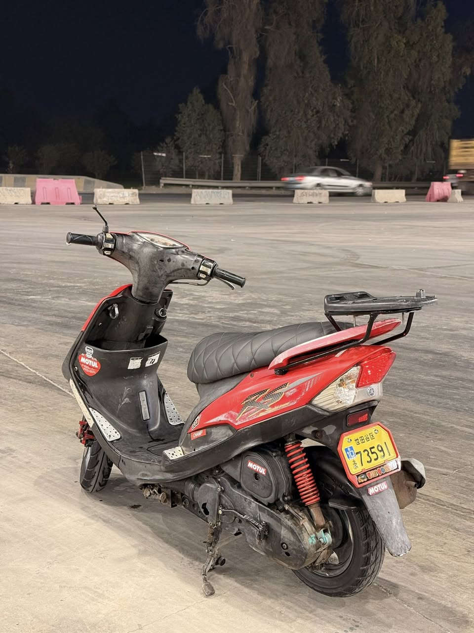 السلام عليكم…..دراجه ماكس عدله سرعه 120 الدراجه كفاله عامه محرك ما مفتوح ابد شلعه ومعدل شرط تخم تاير جديد شاده كفرات ختم واحد الدراجه بلاديه جيب مصلح وياك وتعال افحص السعر800 وبيهة مجال مكاني بغداد صدر القناة الرقم *********** تعال وبيك خير ودلل
