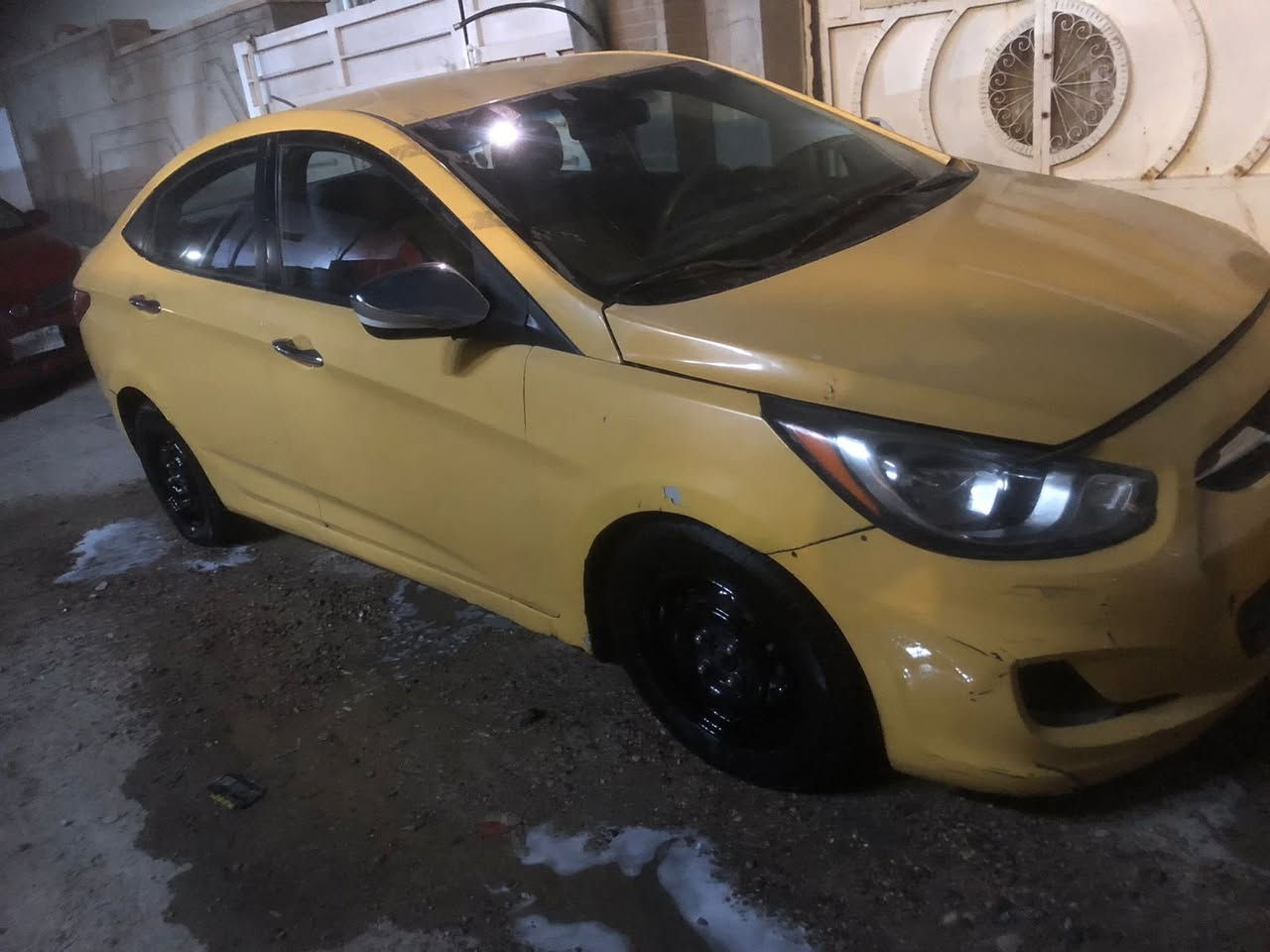 سلام عليكم اكسنت للبيع مديل 2012 وارد امريكي محرك GDA رقم بغداد انكليزي مصفر هيئة وغرامات السياره كير ومكينه جاهزه وصدر نضيف تخم تاير وطخه بربع الجاملغ الامامي حادثها ب امريكه بدون دواخل والسياره ب اسمي سعرها 75 
الرقم الهاتف ***********
