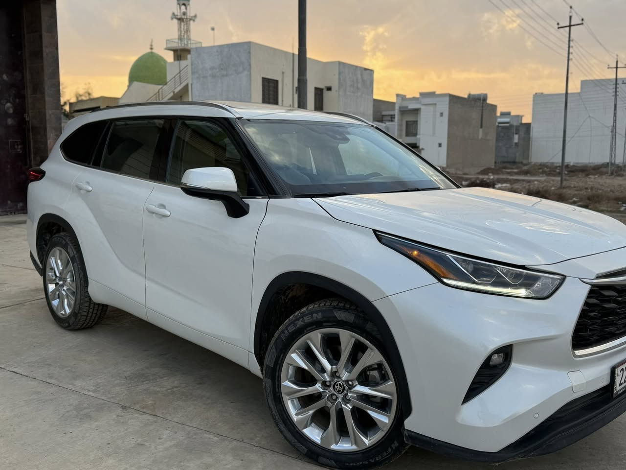 السلام عليكم / تيوتا هايلندر 2022  فول لمتدد مواصفات 6 سلندر. وارد امريكي / مواصفاتها بصمه شاشه كبيره جنطه كهرباء فتحه ابواب بردات كشانه كهرباء ويل عالي داخل بيجي   اعلى فئه بلهايلندر / حادثها بابين من امريكا وراشين الجاملغات توحيد لون بجم كبس ايرباك برده بس طاك  / رقم اربيل  تحويل مباشر / ماشيه 30/ كير مكينه كفاله / السعر 295 بيها مجال بصيط للشراي / ***********
