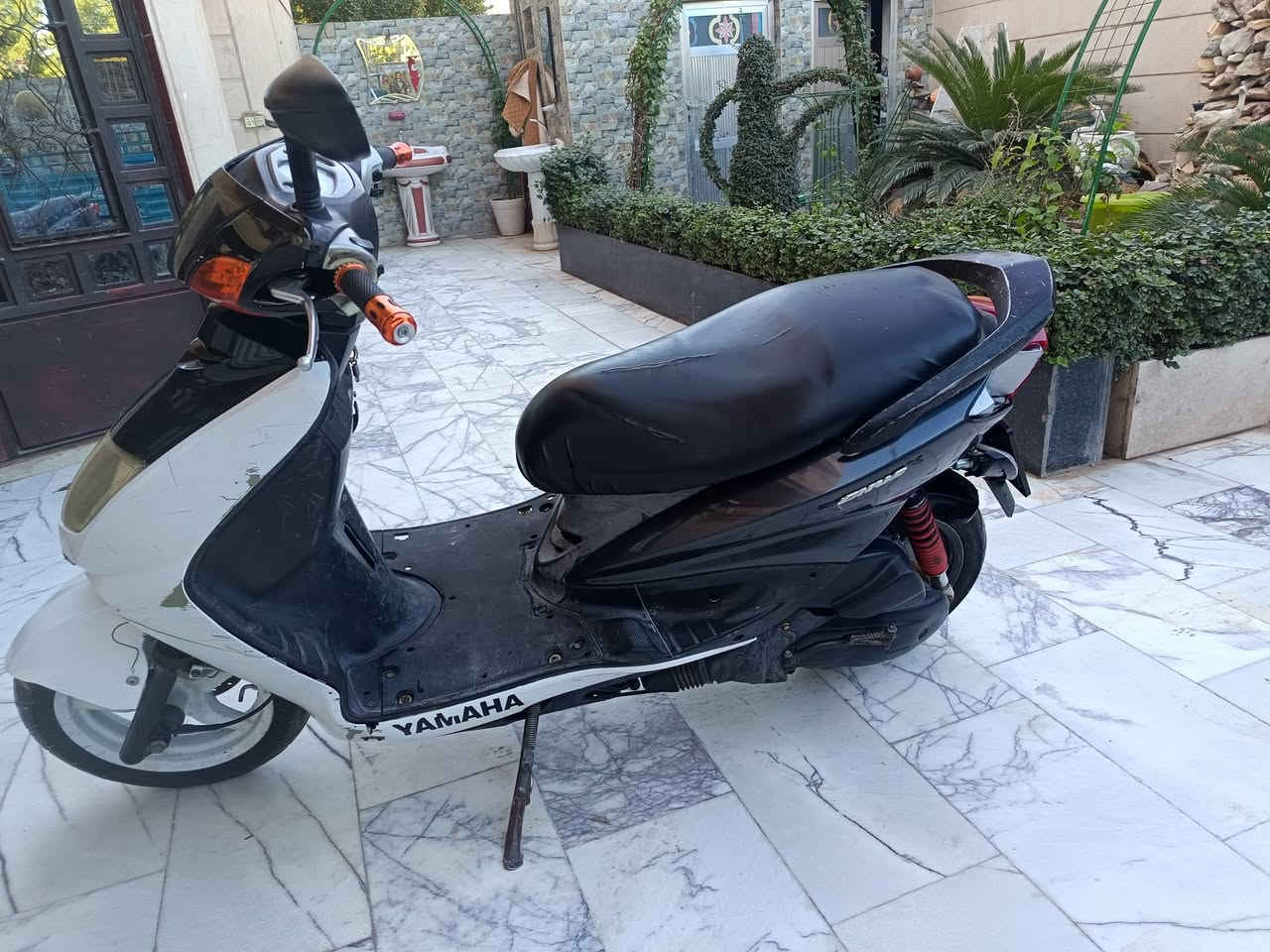 سلام عليكم دراجه سكنس للبيع نثيه كهربايات شغاله سلف وهندر شغاله تايرات جدد السعر 450 وبيه مجال *********** مكاني حي العامل يم مسبح الرافدين
