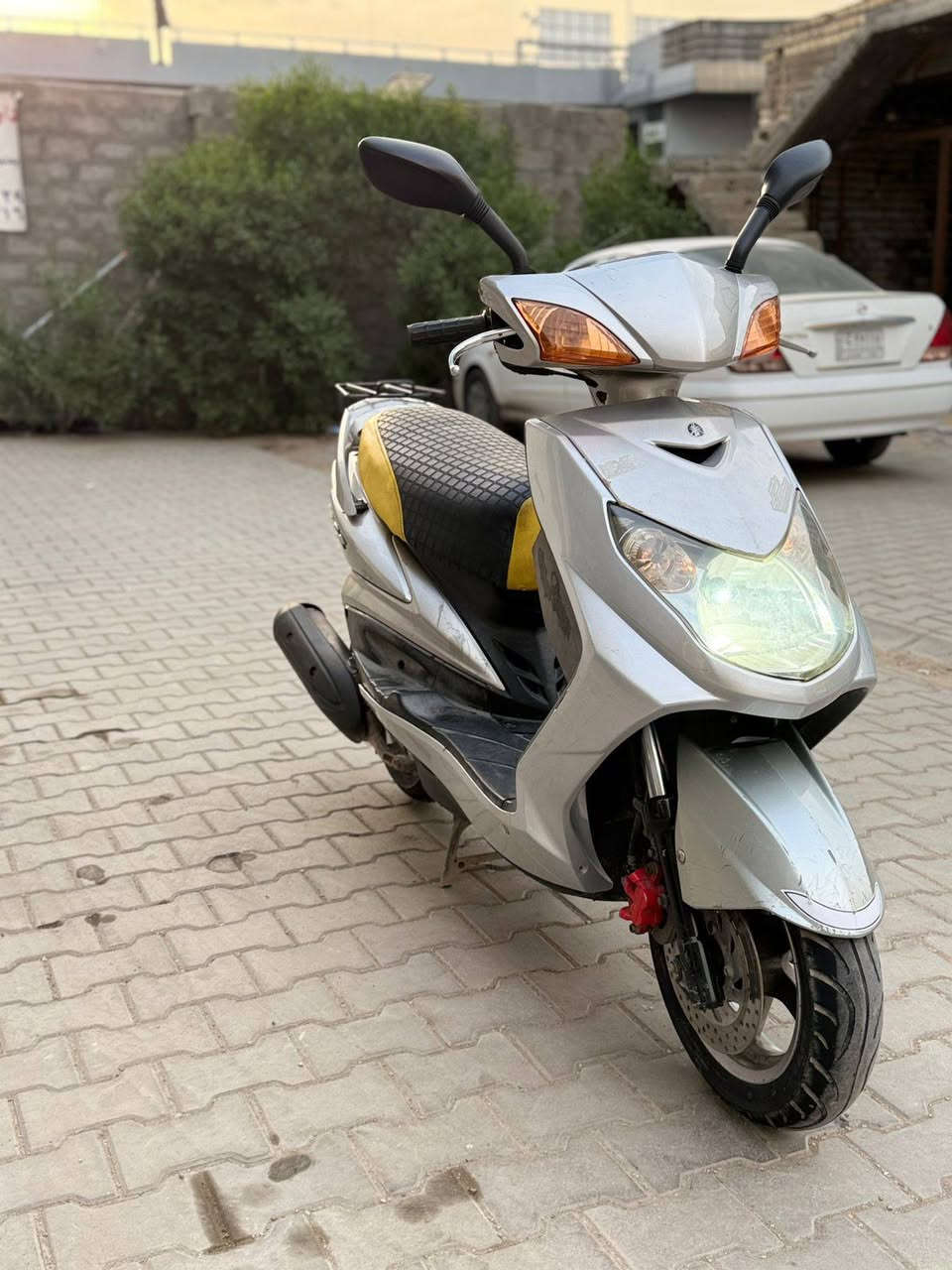 للبيع دراجه مال رمبه سكنس فحل ياباني اصلي قبق البانزين نفخ ستان كهربائي نوزل خطين شلعه معدل خير من الله سلف هندركفراته اصليه  محرك بلادي برغي مملعوب بيه كهربائيات كلها شغاله اوراقها كامله دراجه مكفوله اي نقص مابيها السعر《850》الف العنوان بغداد الكرخ الاتصال على الرقم *********** بغداد, العراق
