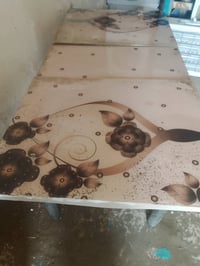 ميز طعام و4 كراسي • صوبة نظيفة • حلة شارع 60