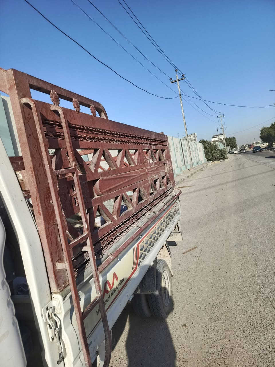 السلام عليكم محجر كيا للبيع السعر 350 وبيه مجال العنوان الكوفه البراكيه ***********
